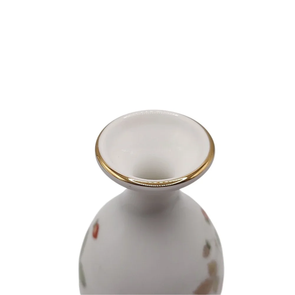 Vintage Wedgewood‎ Wild Strawberry Vase Bud Bone China Gold Rim made in England